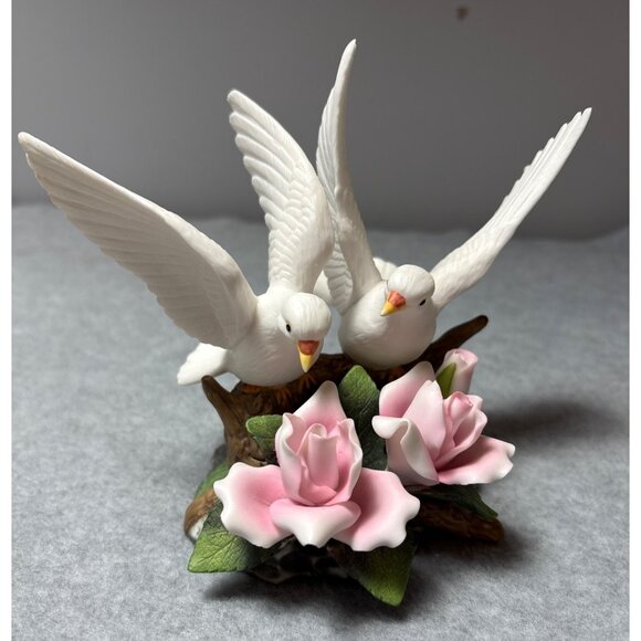 Holsted House Enchanting White Doves the Porcelain Garden Collection Birds 2001 - Picture 7 of 16